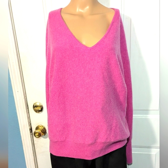 Tahari Pink V-Neck Women's Sweater - Picture 1 of 5